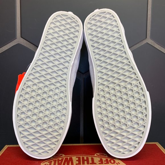 Vans Classic Slip On White Canvas Skate Shoe (MS) - Picture 5 of 5